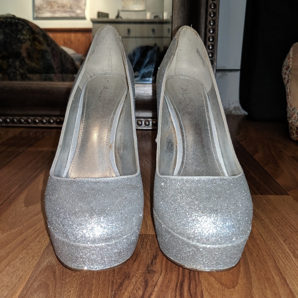 Heels - Picture 3 of 3
